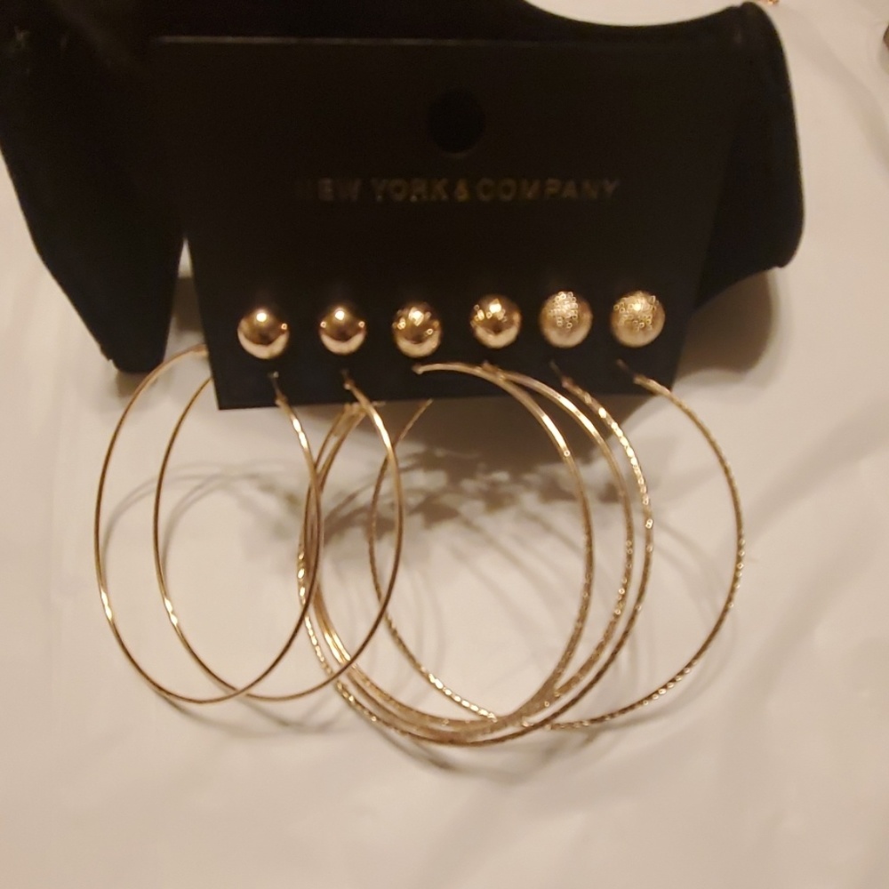 NWT- NEW YORK & COMPANY EARRING SET- ROSE GOLD - Picture 2 of 4